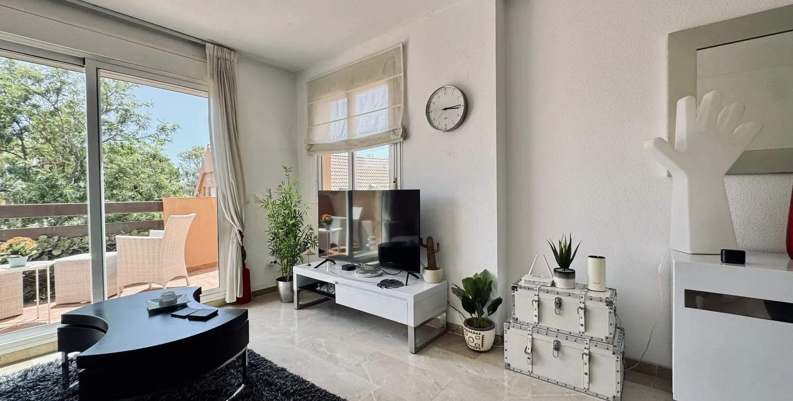 Продажа апартаментов на среднем этаже в Casares Playa 4