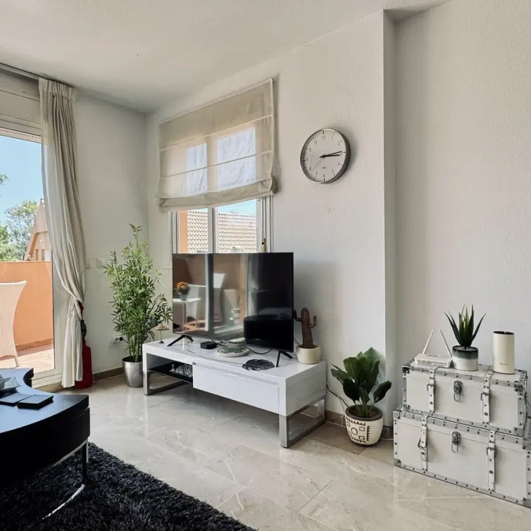 Продажа апартаментов на среднем этаже в Casares Playa