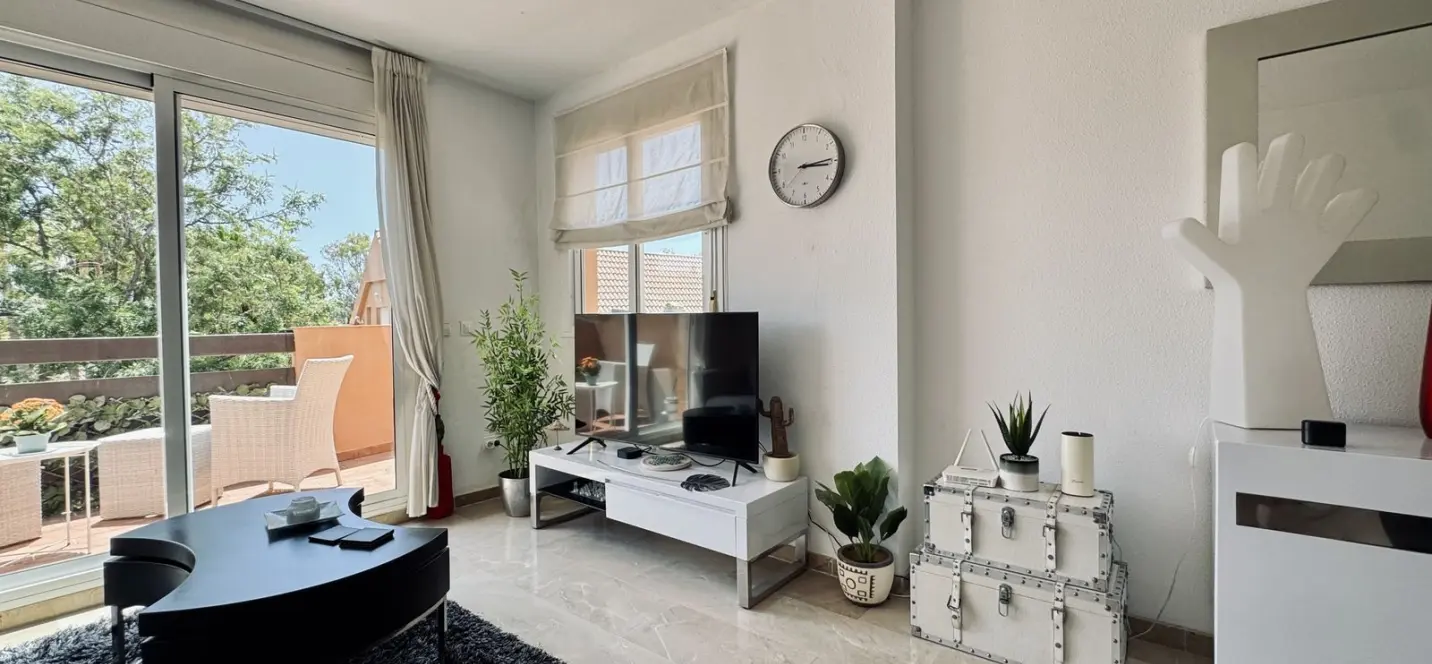 Продажа апартаментов на среднем этаже в Casares Playa 3