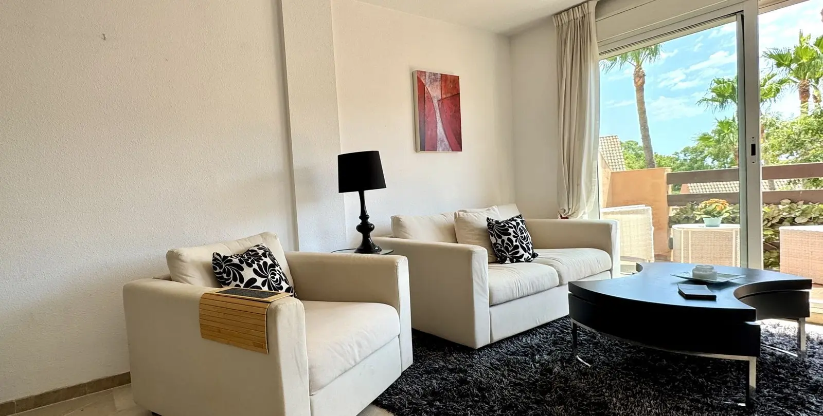 Продажа апартаментов на среднем этаже в Casares Playa 5