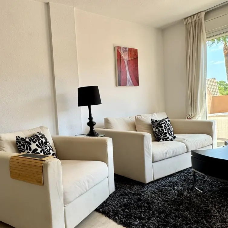 Продажа апартаментов на среднем этаже в Casares Playa