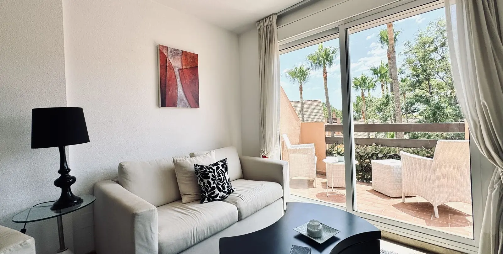 Продажа апартаментов на среднем этаже в Casares Playa 6