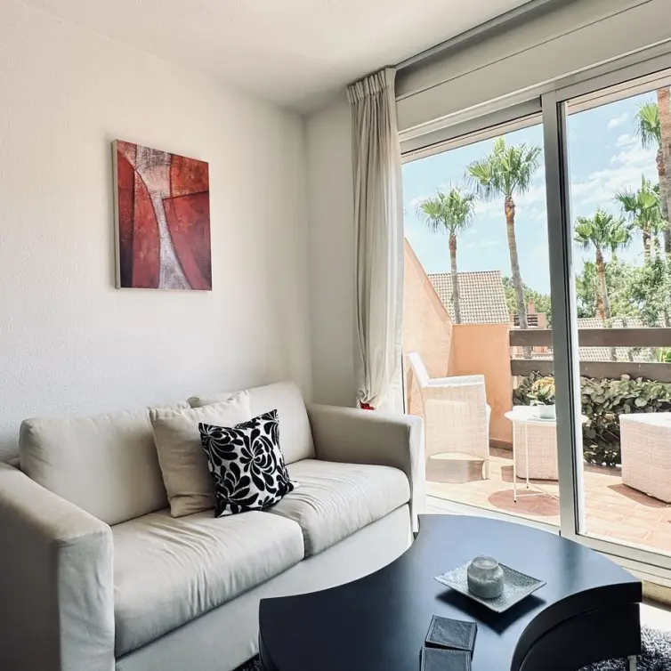 Продажа апартаментов на среднем этаже в Casares Playa
