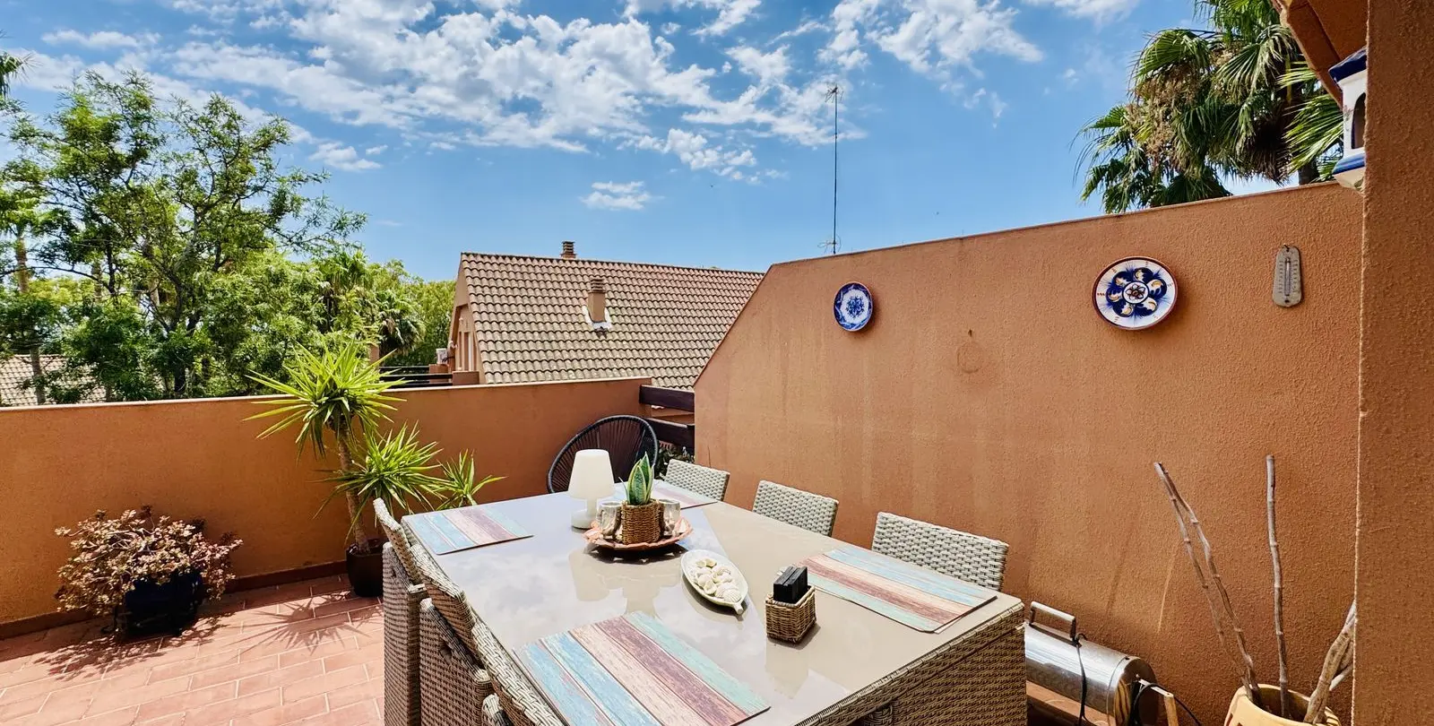 Продажа апартаментов на среднем этаже в Casares Playa 9