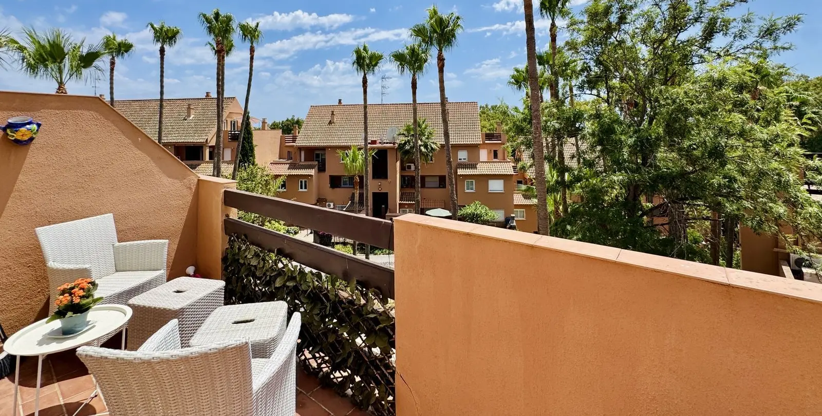 Продажа апартаментов на среднем этаже в Casares Playa 11