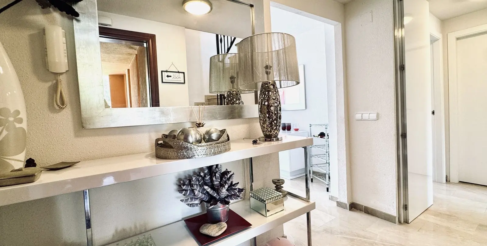 Продажа апартаментов на среднем этаже в Casares Playa 18