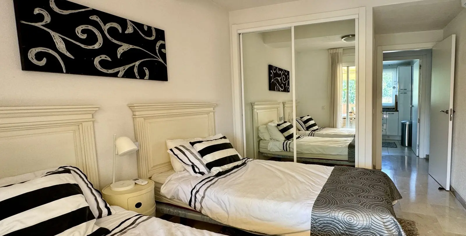 Продажа апартаментов на среднем этаже в Casares Playa 21