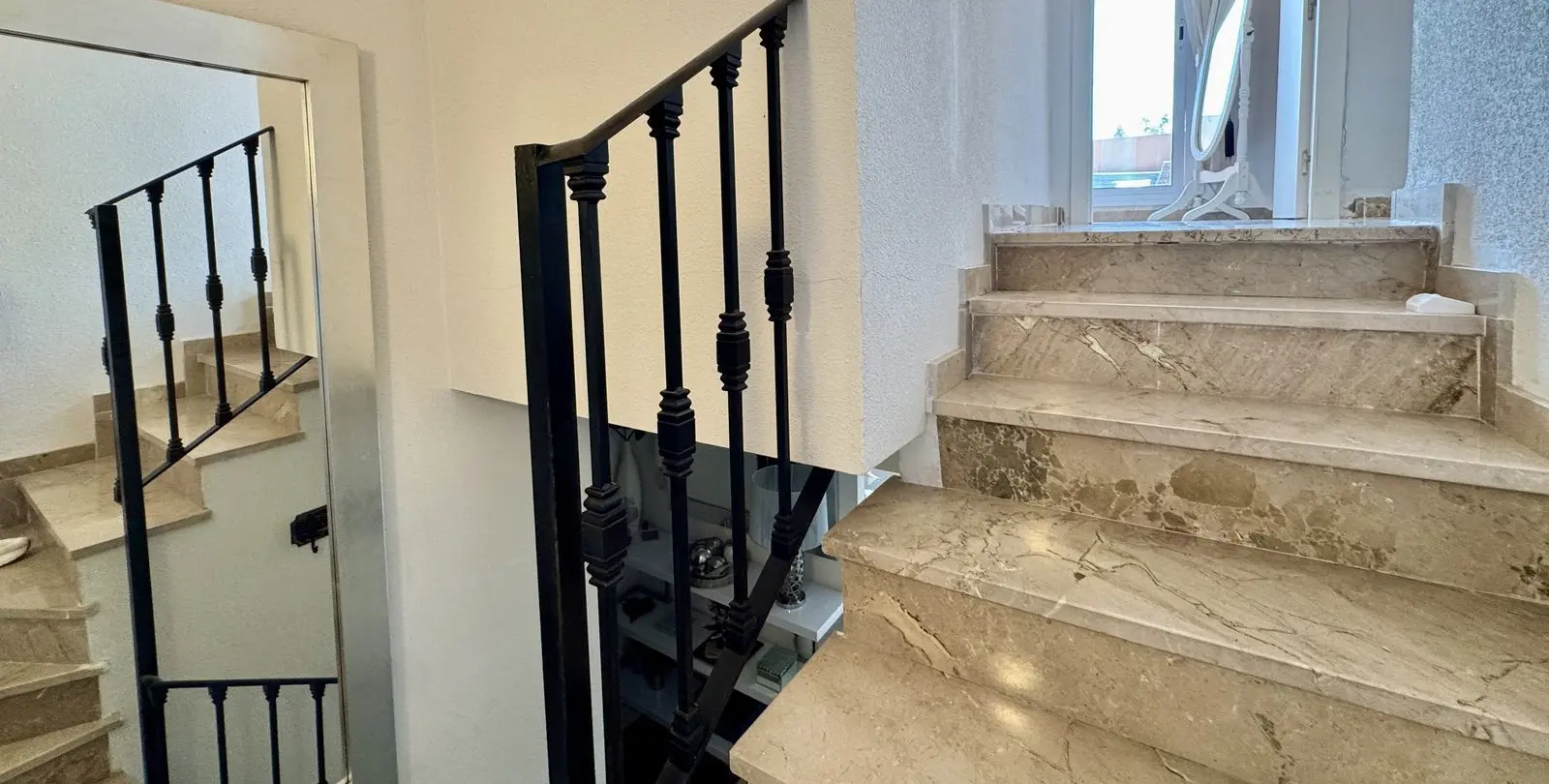 Продажа апартаментов на среднем этаже в Casares Playa 25