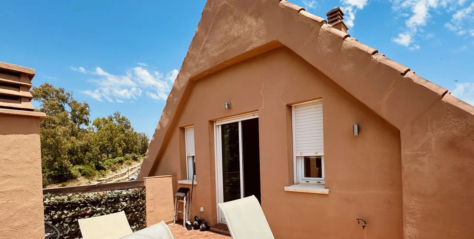 Продажа апартаментов на среднем этаже в Casares Playa 26