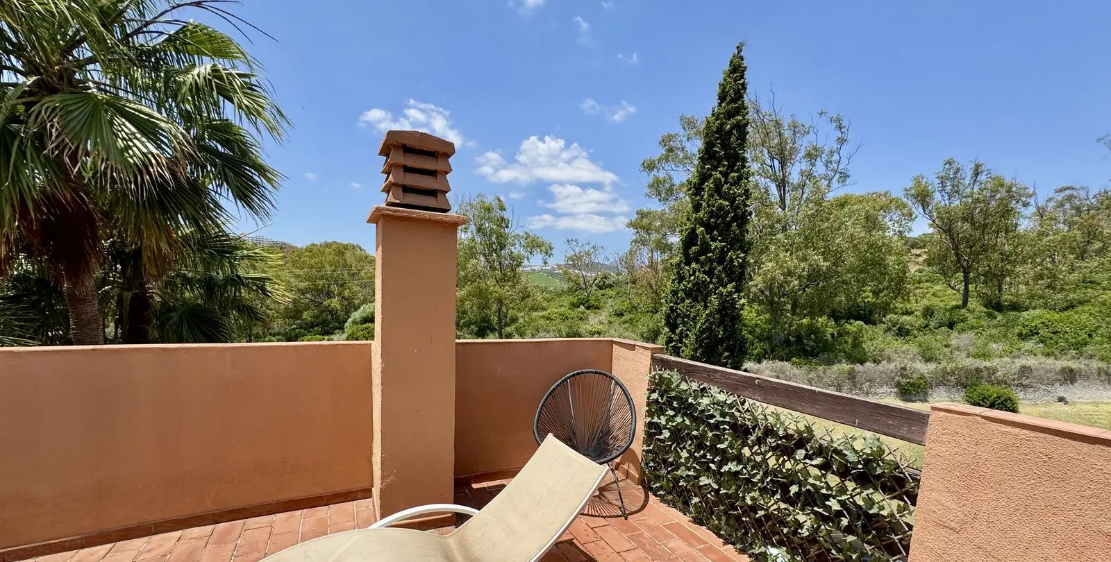 Продажа апартаментов на среднем этаже в Casares Playa 28