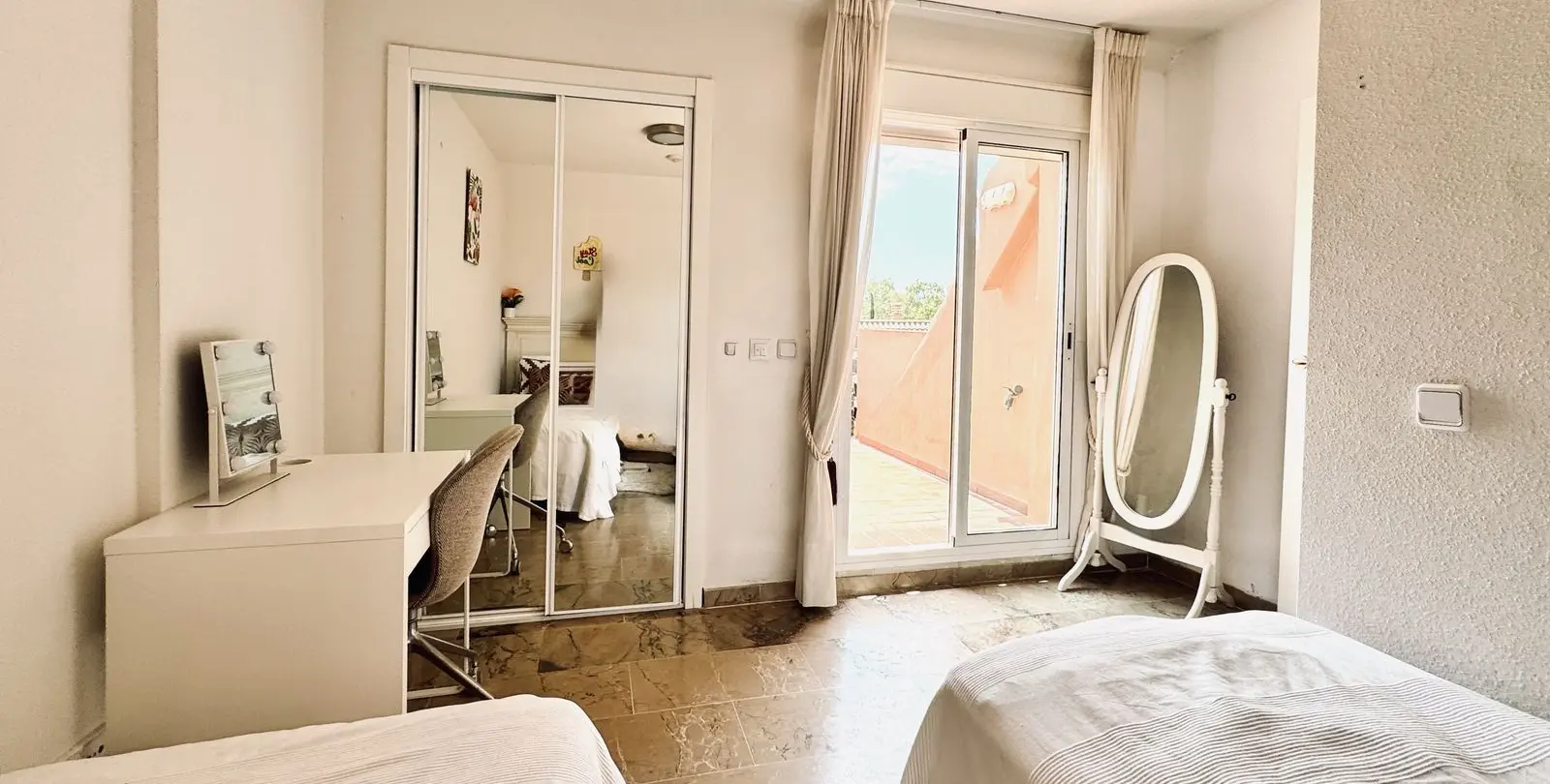 Продажа апартаментов на среднем этаже в Casares Playa 34