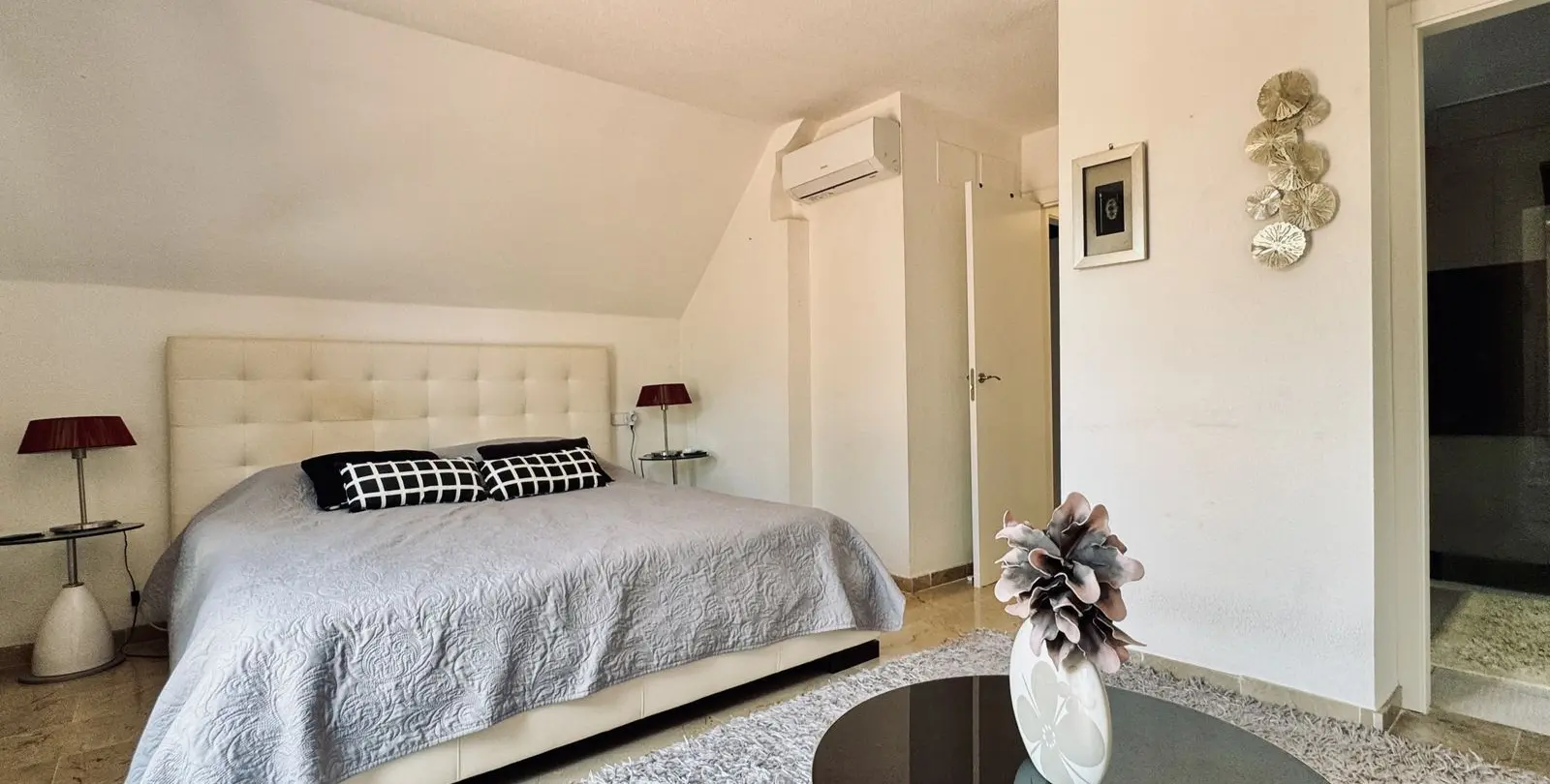 Продажа апартаментов на среднем этаже в Casares Playa 38