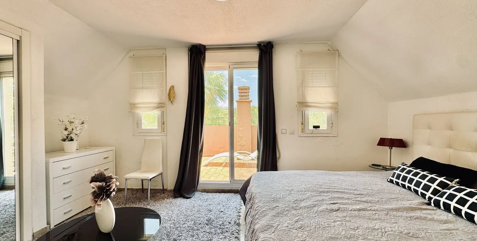 Продажа апартаментов на среднем этаже в Casares Playa 40