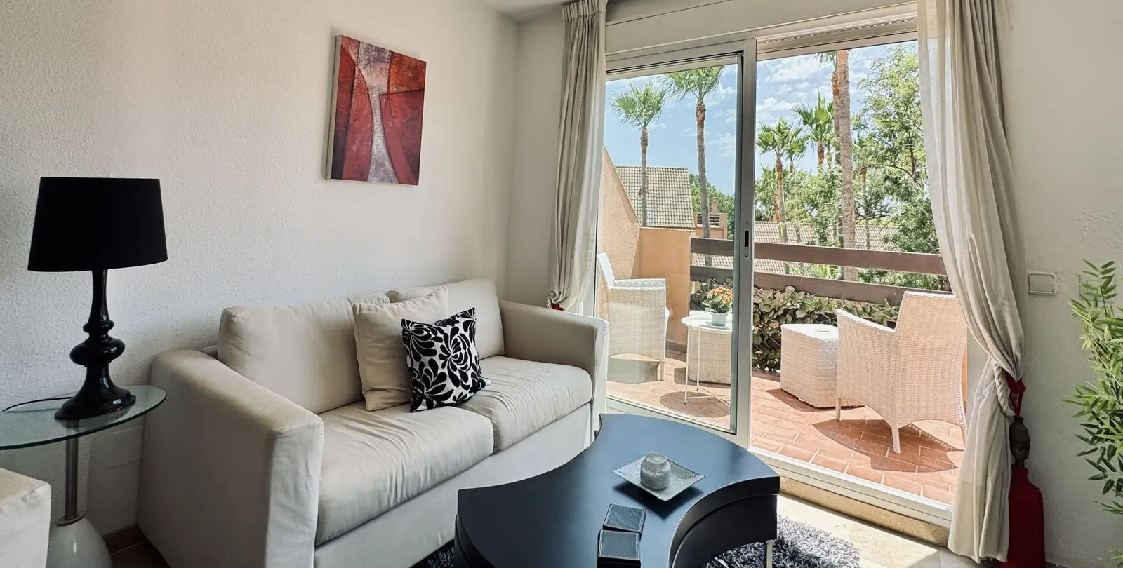 Продажа апартаментов на среднем этаже в Casares Playa 50