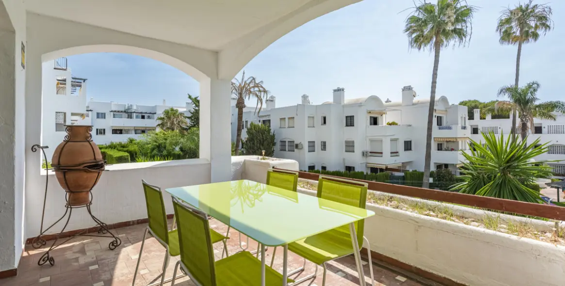 Sale of middle floor apartment in Estepona 5