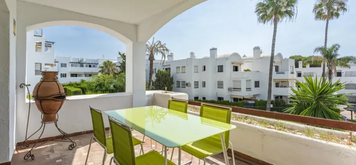 Sale of middle floor apartment in Estepona 4