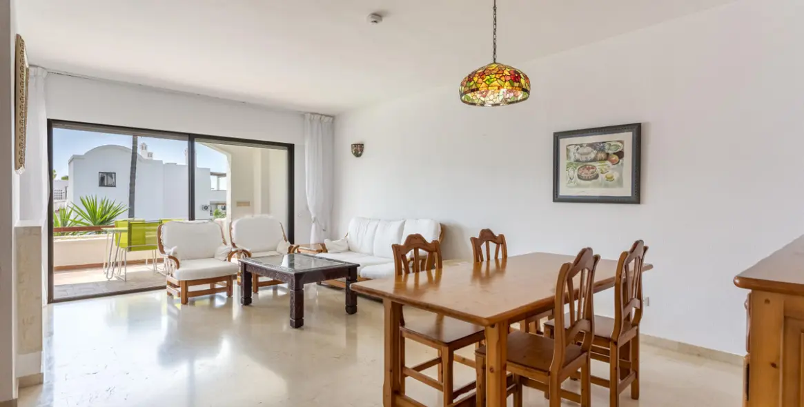 Sale of middle floor apartment in Estepona 8
