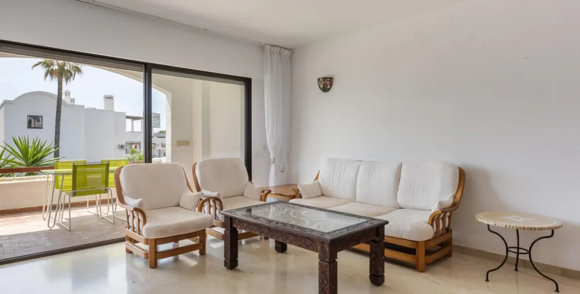 Sale of middle floor apartment in Estepona 14