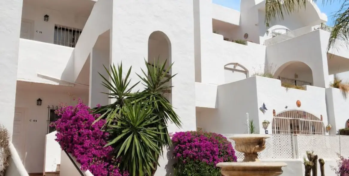 Sale of middle floor apartment in Estepona 27