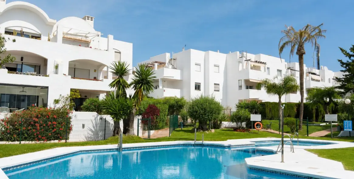 Sale of middle floor apartment in Estepona 30