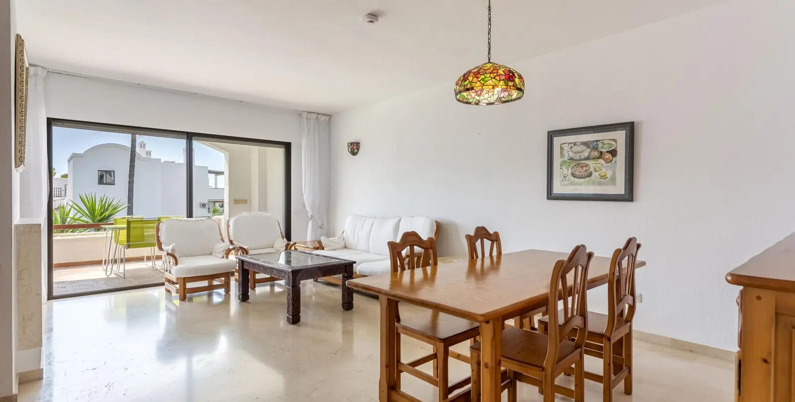 Sale of middle floor apartment in Estepona 3