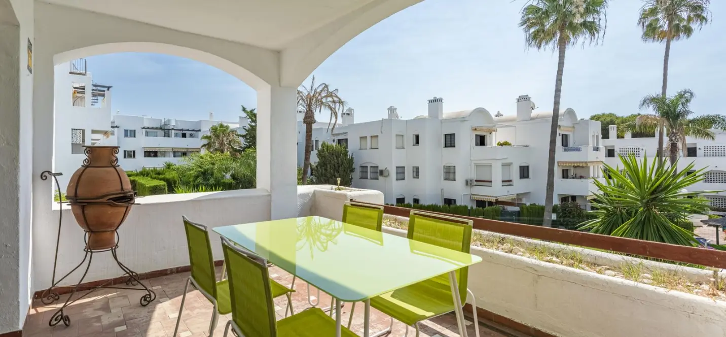Sale of middle floor apartment in Estepona 4