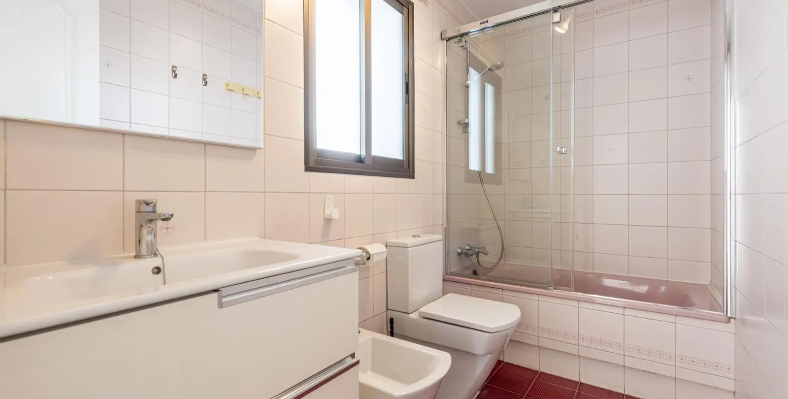 Sale of middle floor apartment in Estepona 23