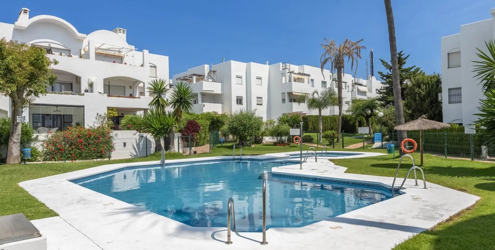 Sale of middle floor apartment in Estepona 29