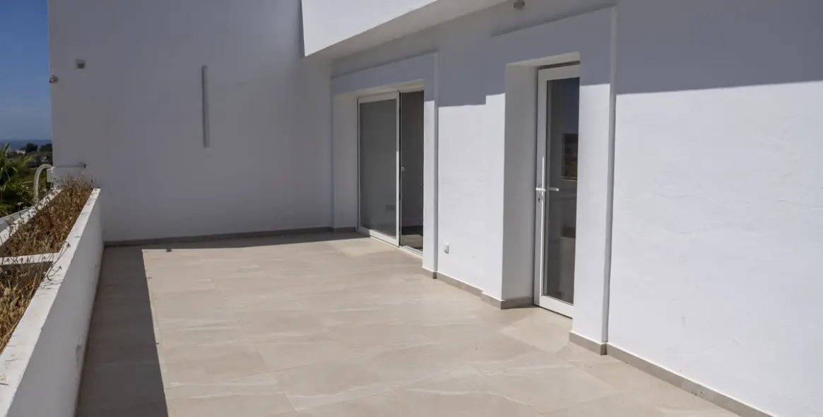 Sale of middle floor apartment in La Quinta 35