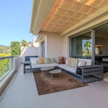 Sale of ground floor apartment in Benahavís