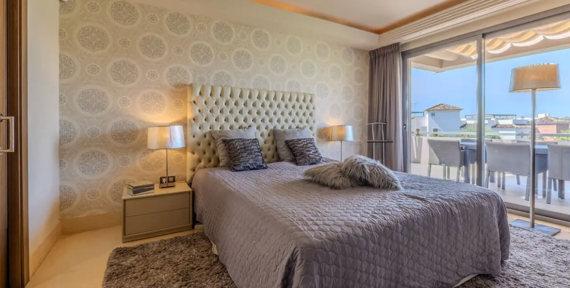 Sale of ground floor apartment in Benahavís 6