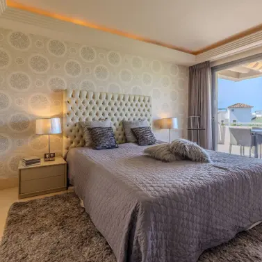 Sale of ground floor apartment in Benahavís