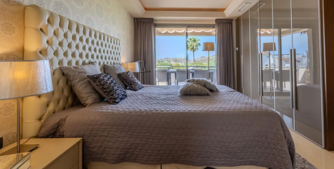 Sale of ground floor apartment in Benahavís 9