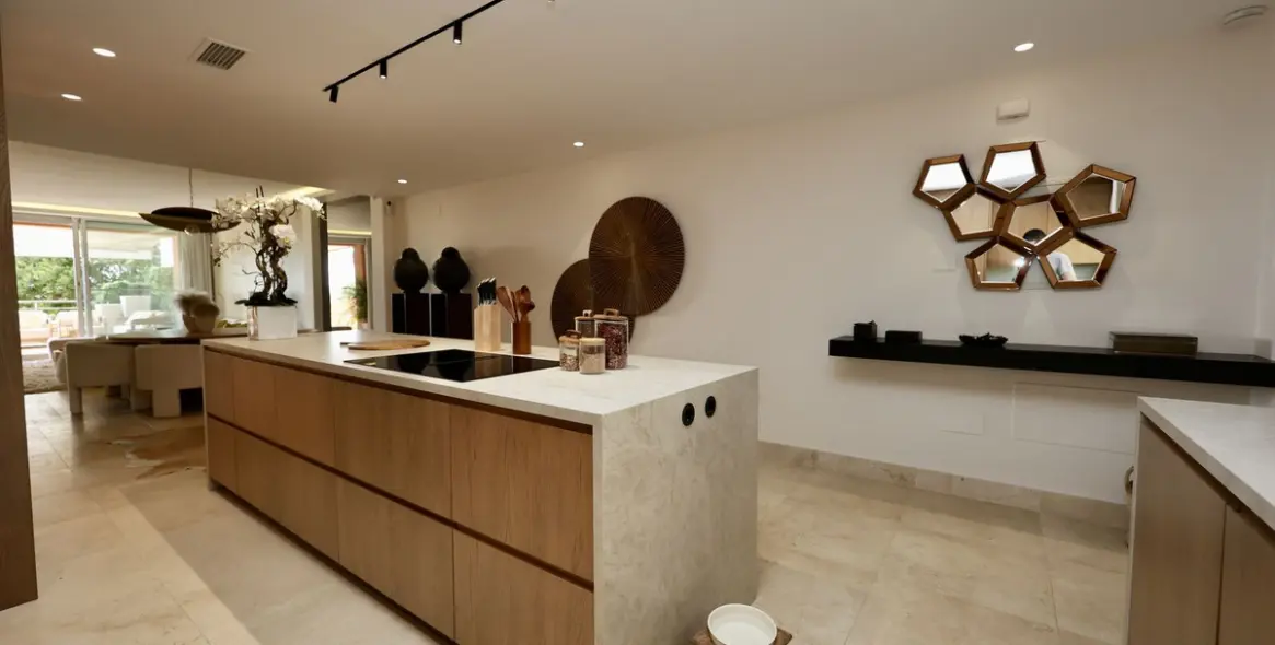 Sale of middle floor apartment in Nueva Andalucía 11