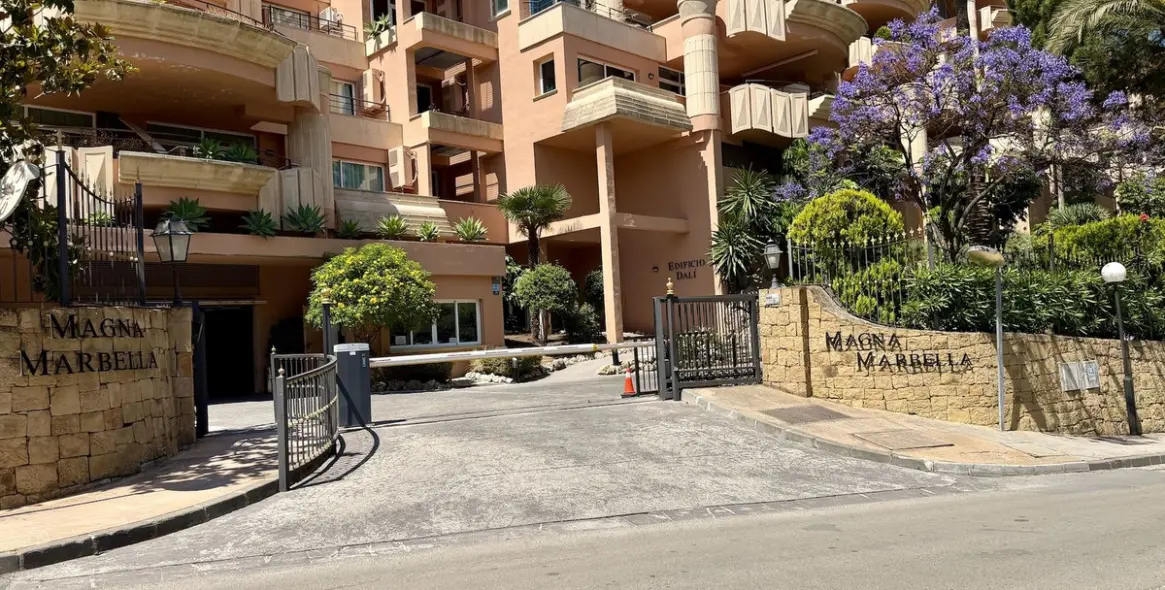 Sale of middle floor apartment in Nueva Andalucía 30