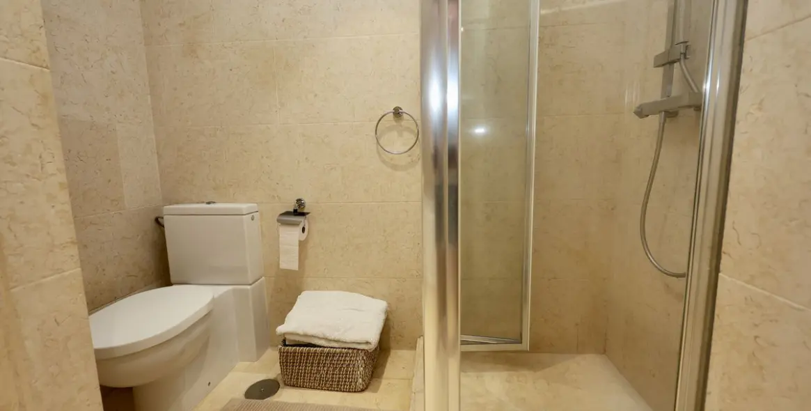 Sale of middle floor apartment in Nueva Andalucía 31