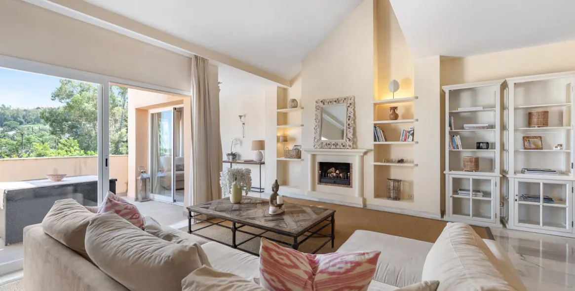 Sale of penthouse duplex in Nueva Andalucía 1