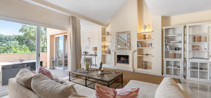 Sale of penthouse duplex in Nueva Andalucía 0