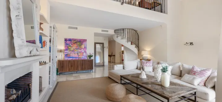 Sale of penthouse duplex in Nueva Andalucía 4