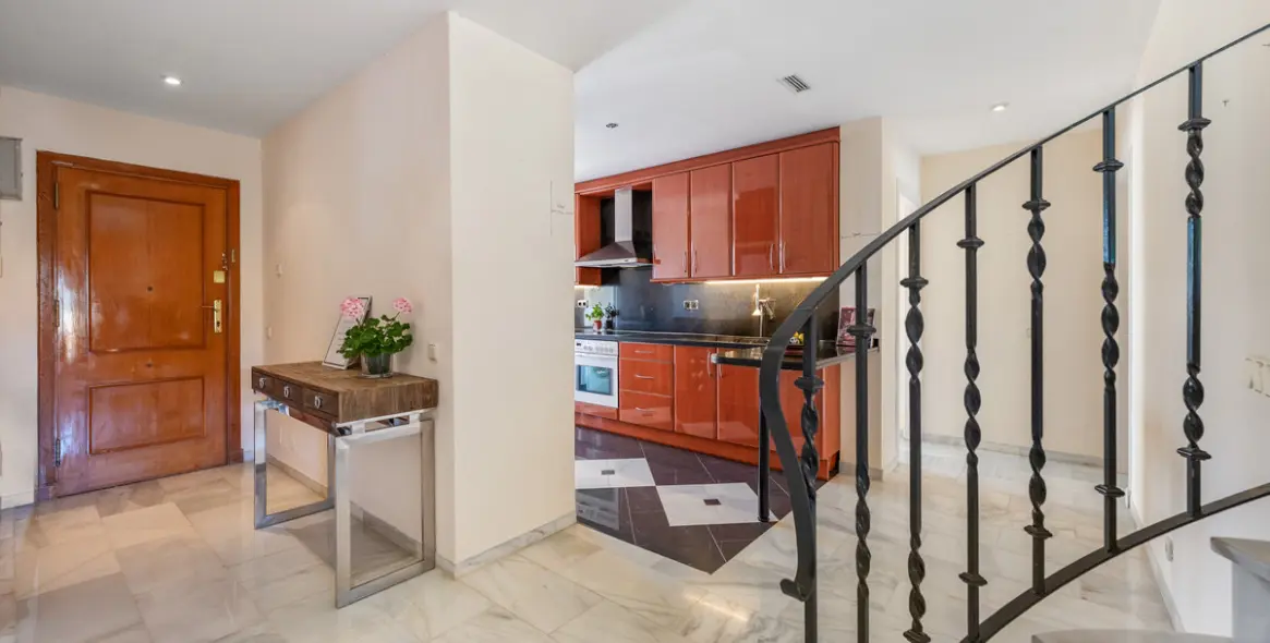 Sale of penthouse duplex in Nueva Andalucía 7