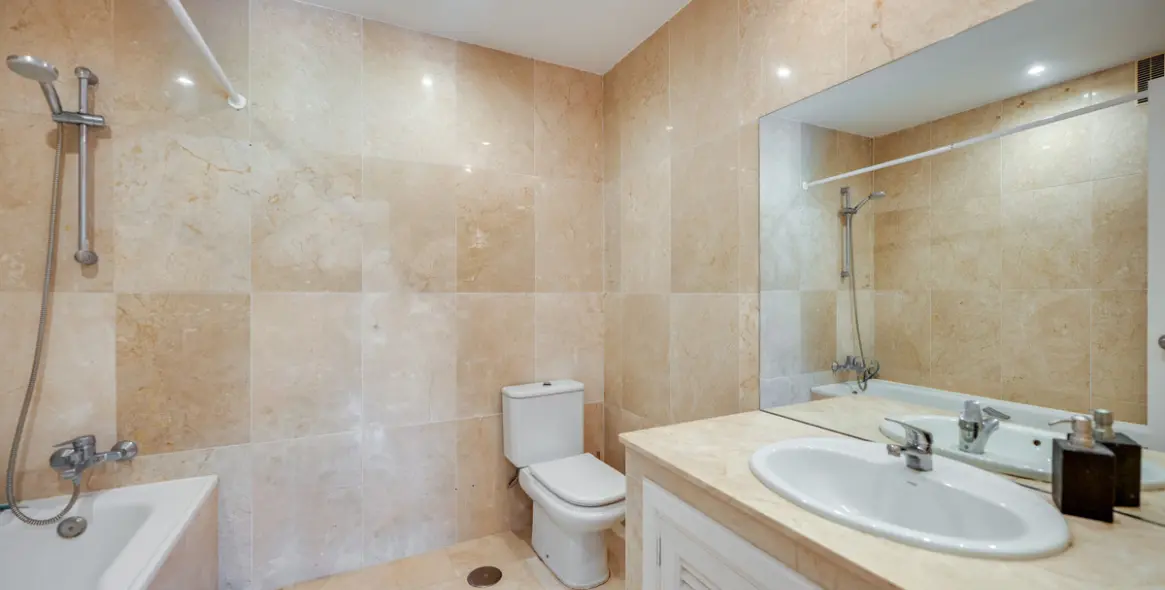 Sale of penthouse duplex in Nueva Andalucía 13