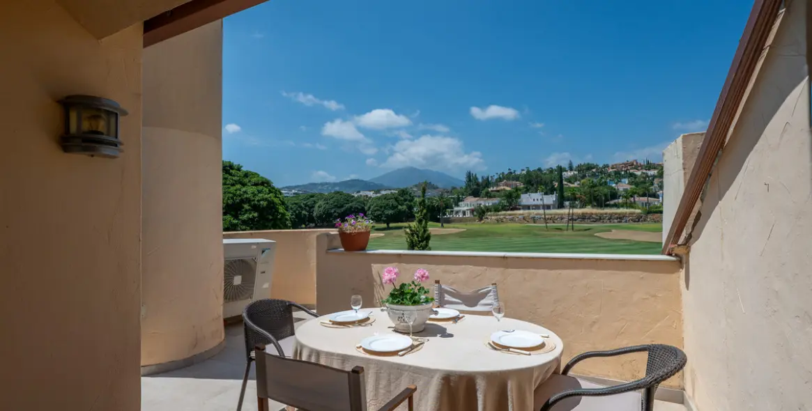 Sale of penthouse duplex in Nueva Andalucía 16