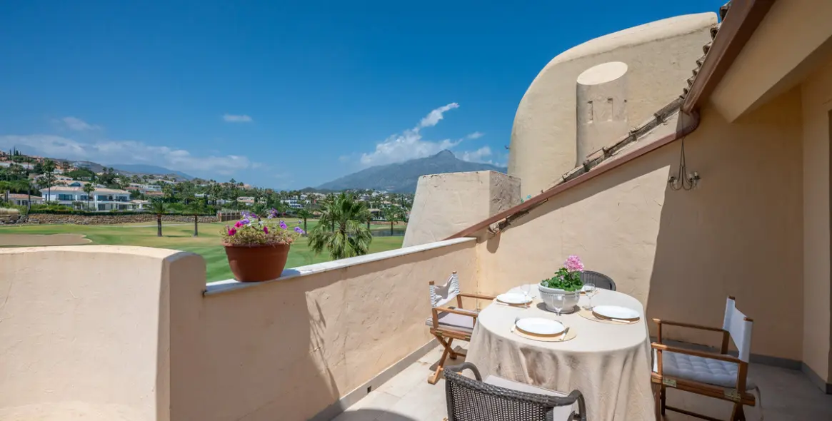 Sale of penthouse duplex in Nueva Andalucía 17