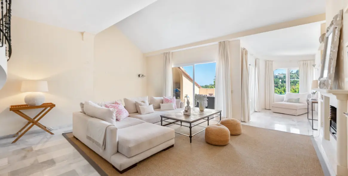 Sale of penthouse duplex in Nueva Andalucía 20