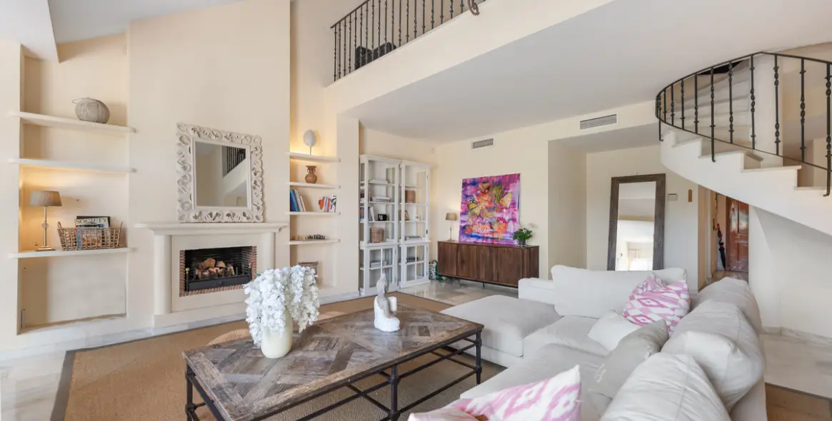 Sale of penthouse duplex in Nueva Andalucía 23