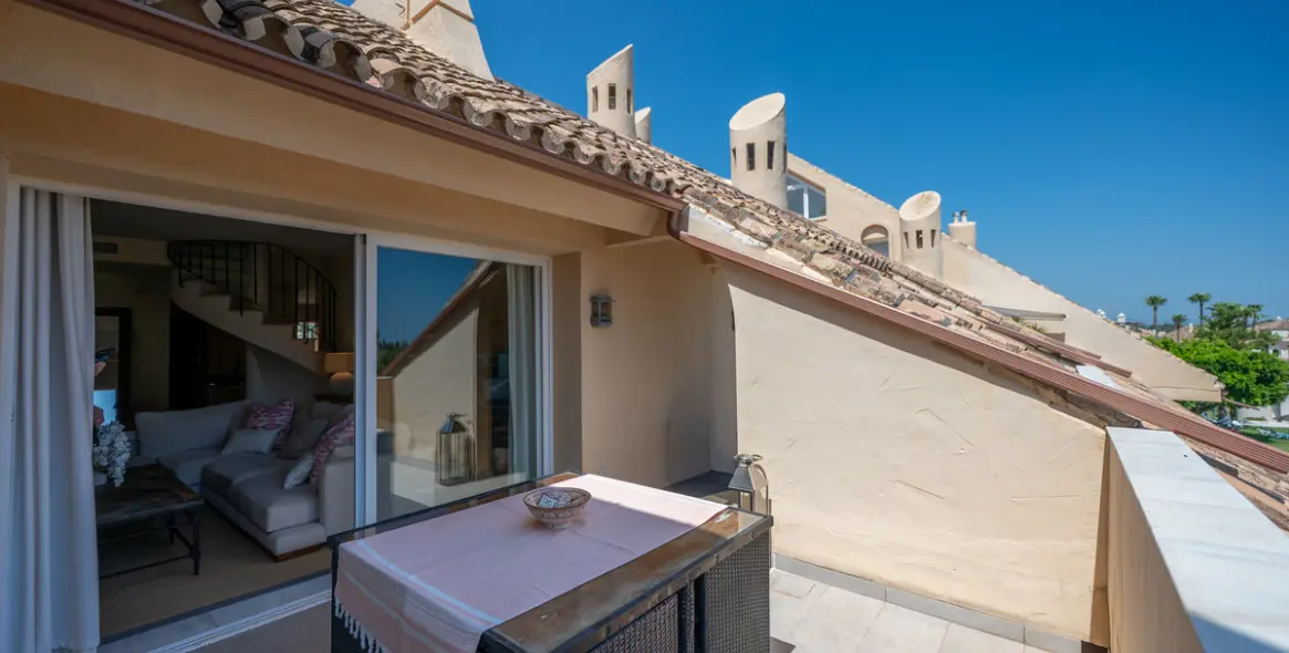 Sale of penthouse duplex in Nueva Andalucía 26