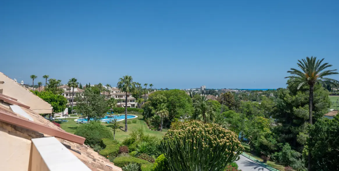 Sale of penthouse duplex in Nueva Andalucía 27