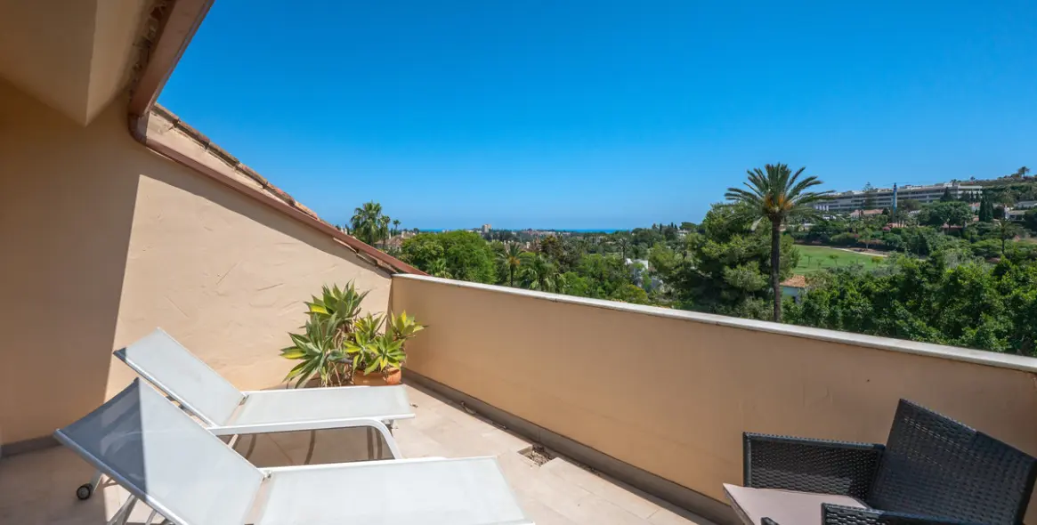 Sale of penthouse duplex in Nueva Andalucía 29