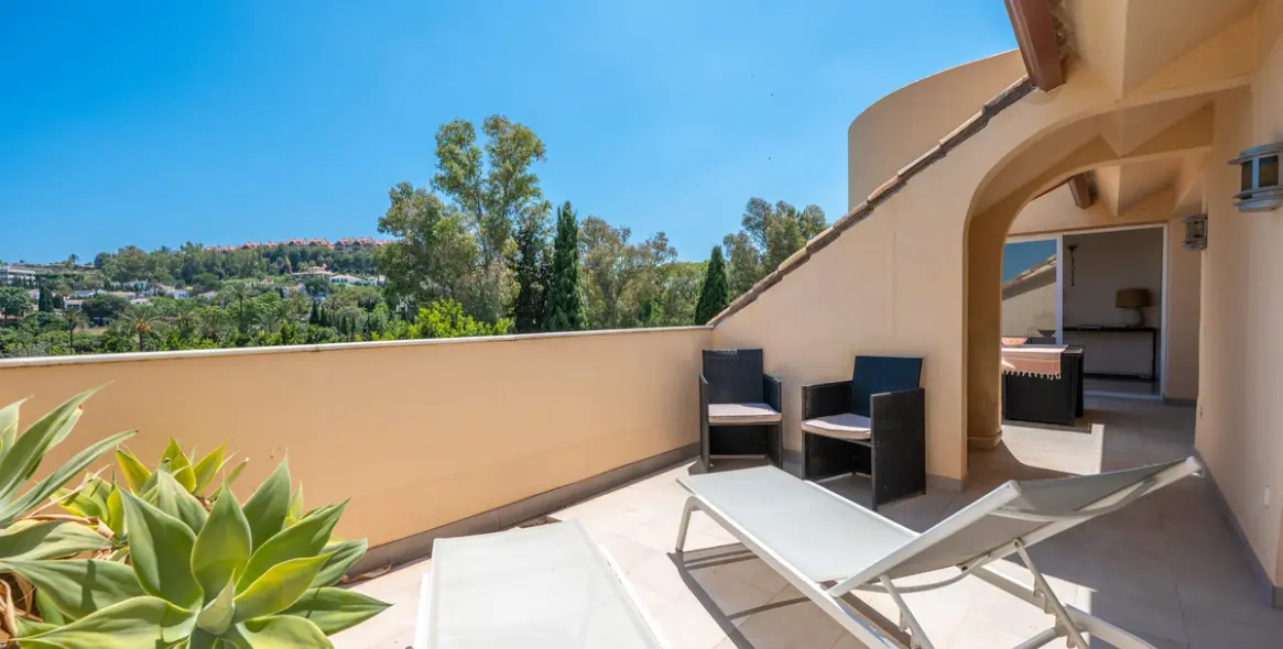 Sale of penthouse duplex in Nueva Andalucía 30
