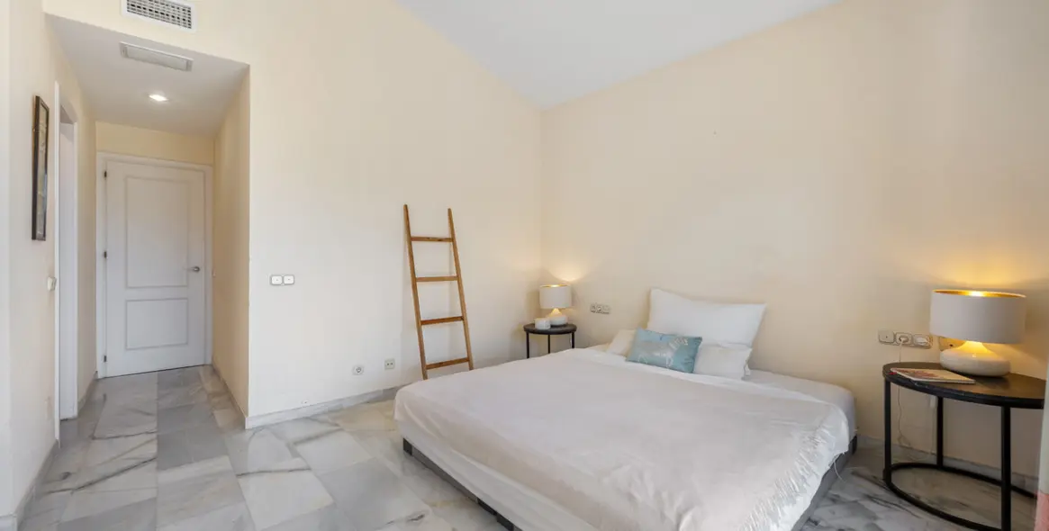 Sale of penthouse duplex in Nueva Andalucía 37